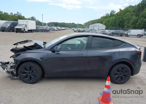 2025 Tesla Model Y Long Range Dual Motor All-Wheel Drive z USA, uszkodzony, nr VIN 7SAYGDED4SF257882